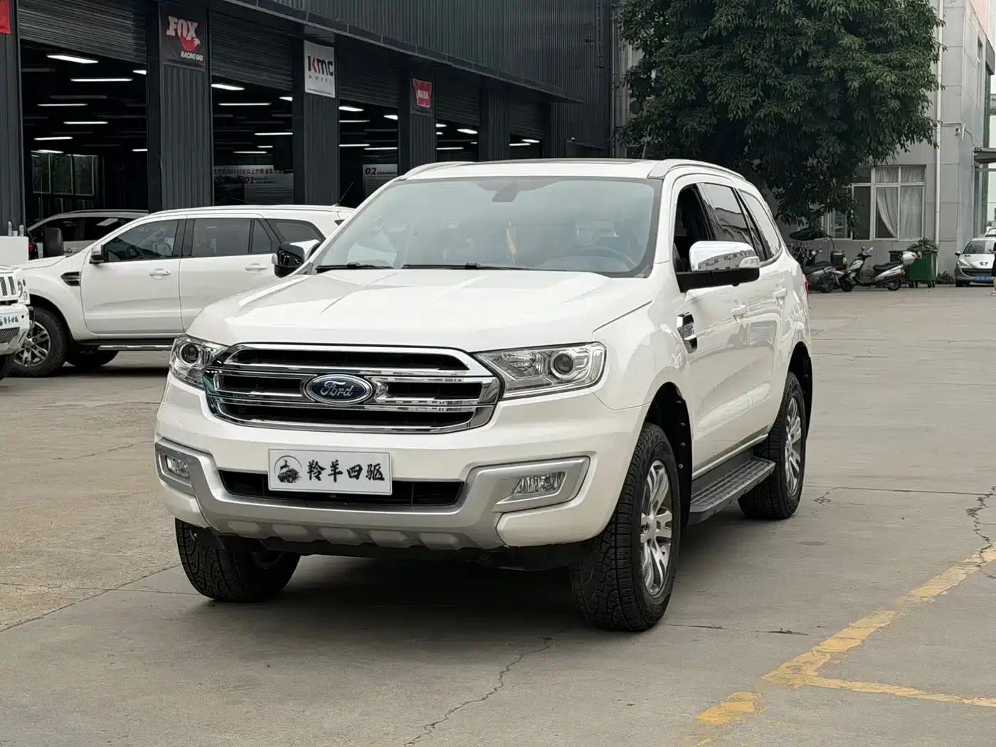 2016 Ford Everest 2.0T Gasoline Automatic 4WD Luxury Edition — миниатюра 1
