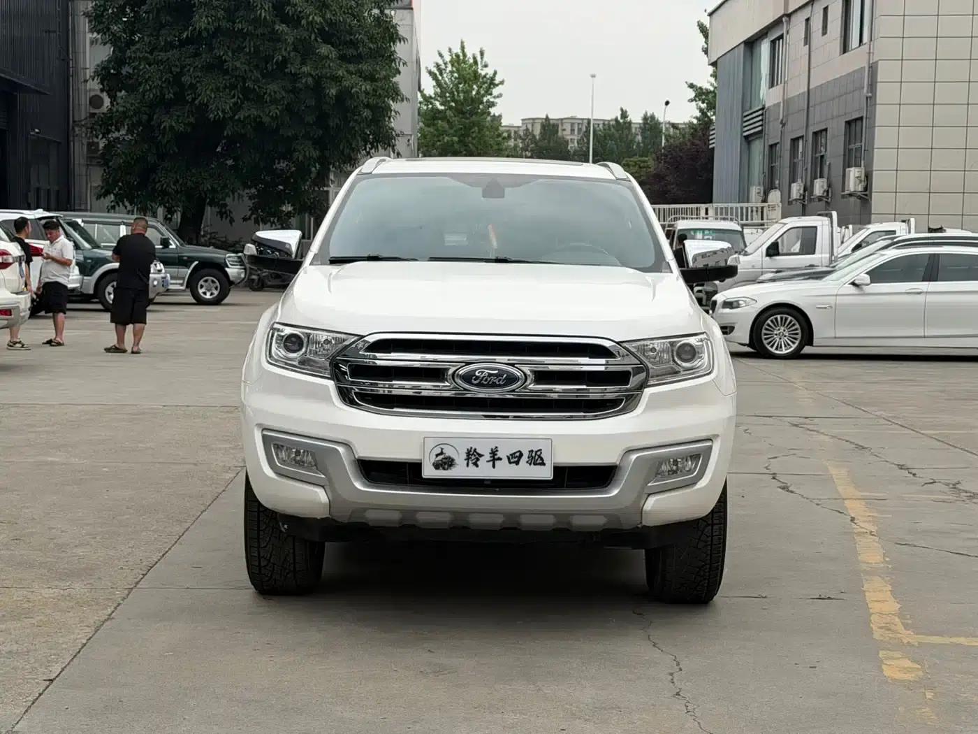 2016 Ford Everest 2.0T Gasoline Automatic 4WD Luxury Edition — миниатюра 2
