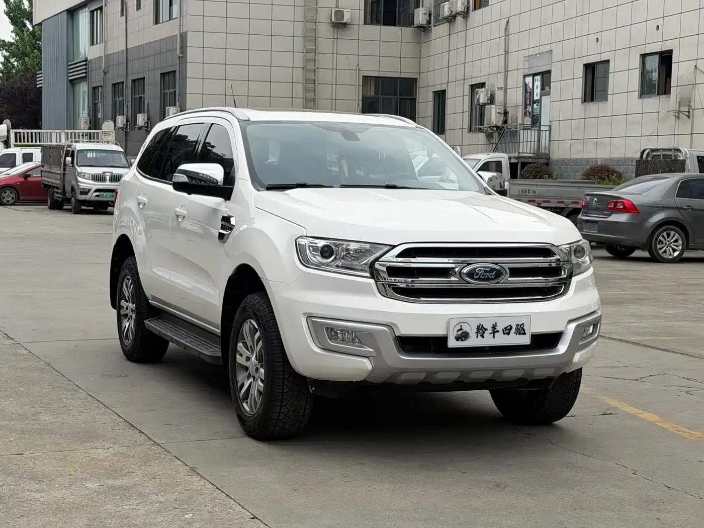 2016 Ford Everest 2.0T Gasoline Automatic 4WD Luxury Edition — миниатюра 3
