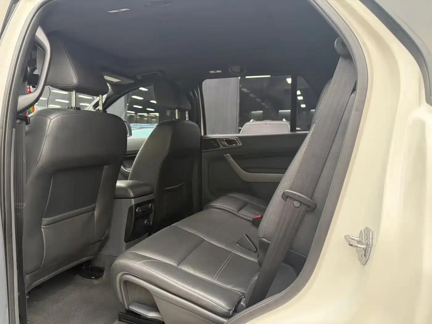 2016 Ford Everest 2.0T Gasoline Automatic 4WD Luxury Edition — миниатюра 5