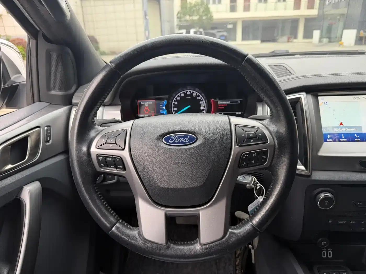 2016 Ford Everest 2.0T Gasoline Automatic 4WD Luxury Edition — миниатюра 6