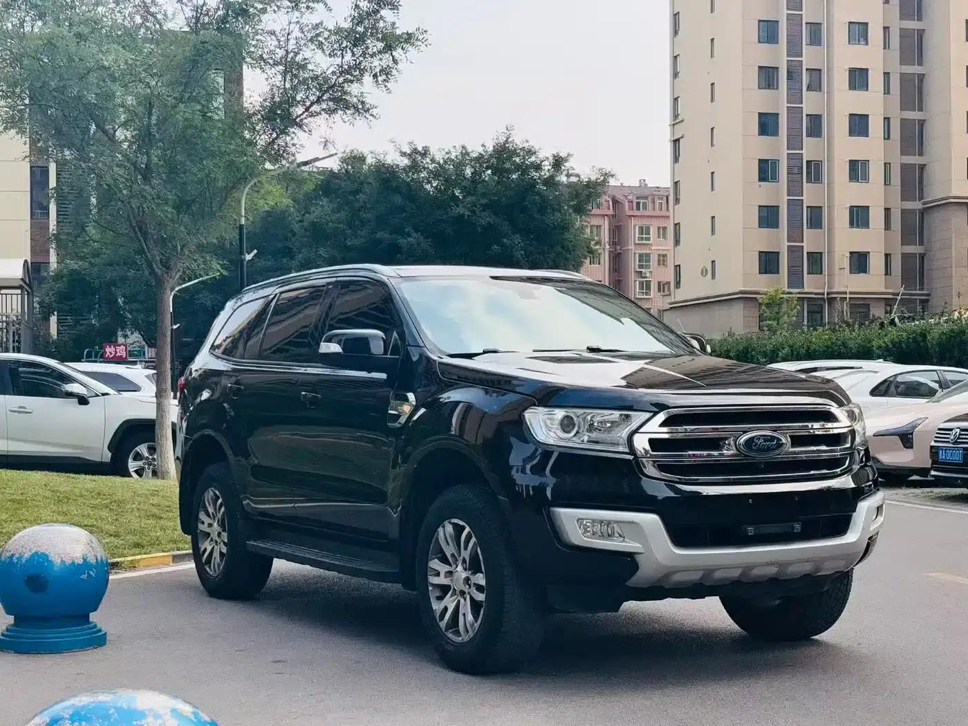 2017 Ford Everest 2.0T Gasoline Automatic 4WD Luxury Edition 5-Seater — миниатюра 1