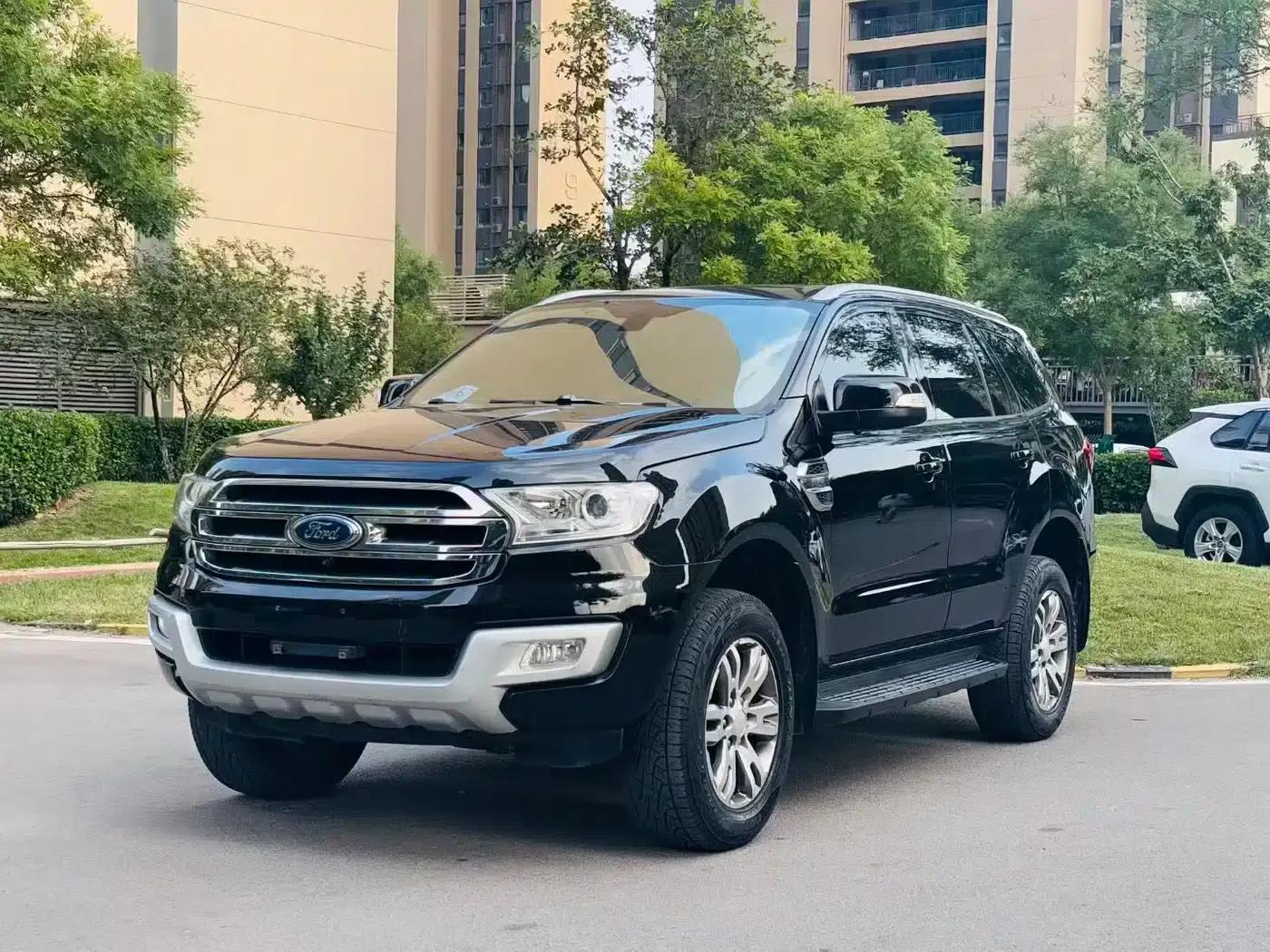 2017 Ford Everest 2.0T Gasoline Automatic 4WD Luxury Edition 5-Seater — миниатюра 3