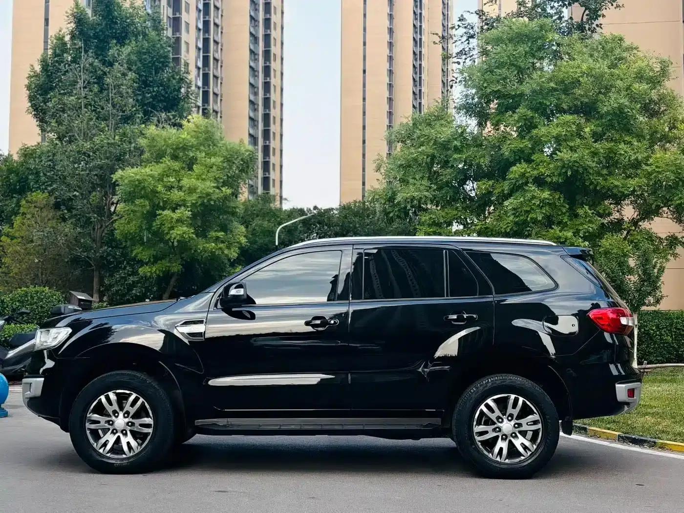 2017 Ford Everest 2.0T Gasoline Automatic 4WD Luxury Edition 5-Seater — миниатюра 4
