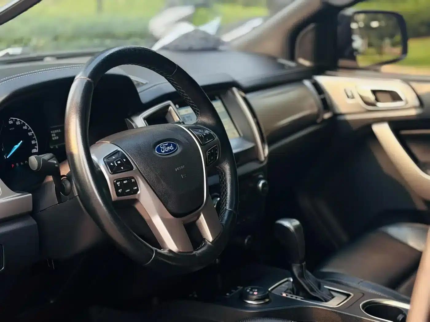 2017 Ford Everest 2.0T Gasoline Automatic 4WD Luxury Edition 5-Seater — миниатюра 6