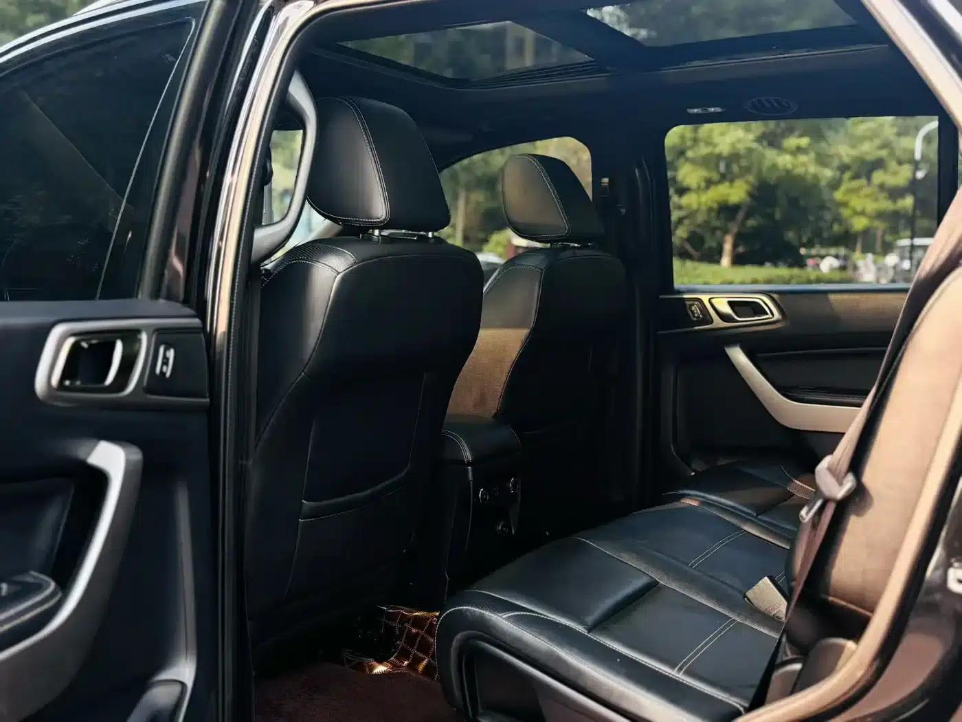 2017 Ford Everest 2.0T Gasoline Automatic 4WD Luxury Edition 5-Seater — миниатюра 7