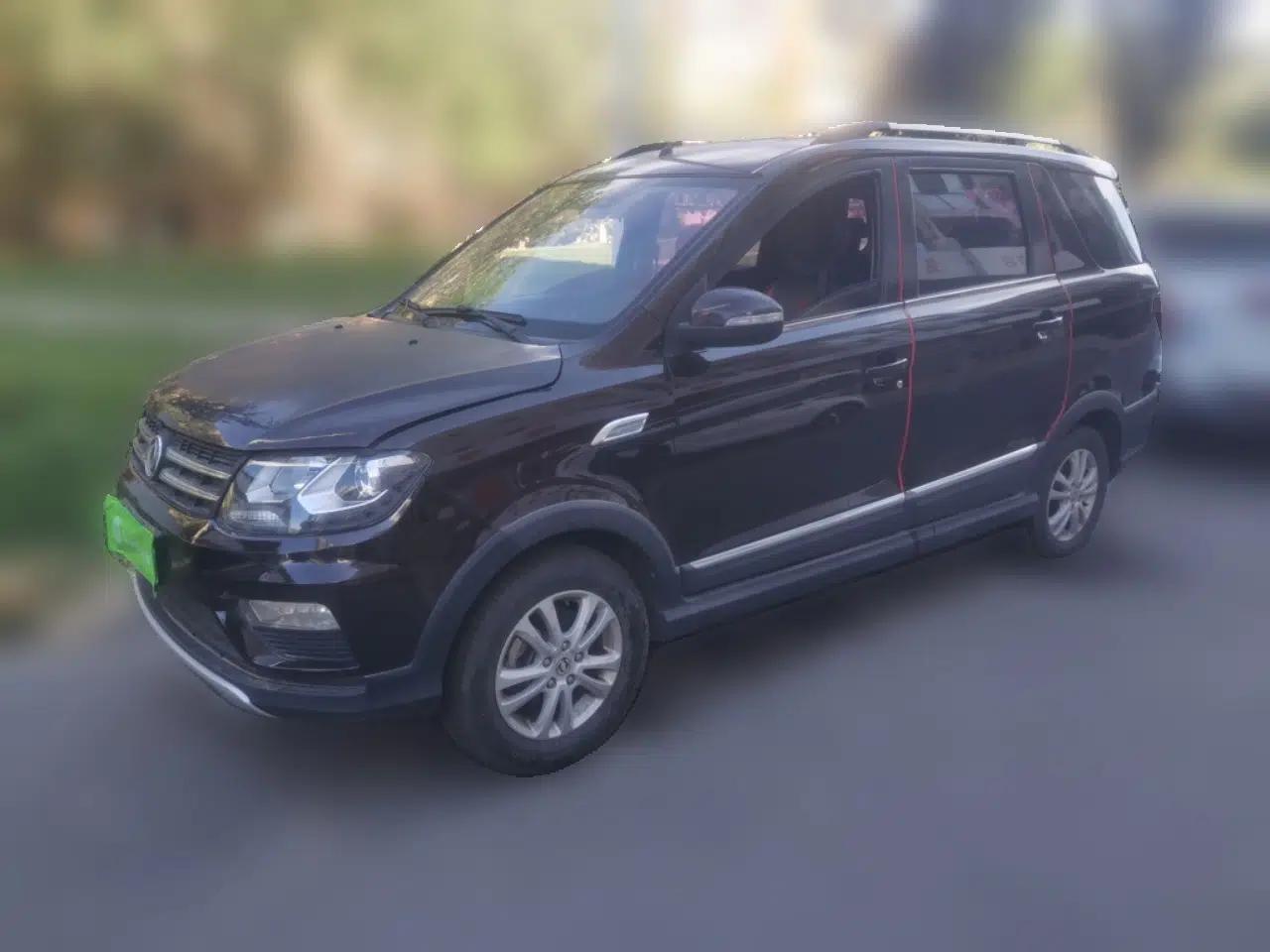 Dongfeng Fengon 370 2016 1.5L Manual Luxury Version SFG15-02 5 Seats — миниатюра 1