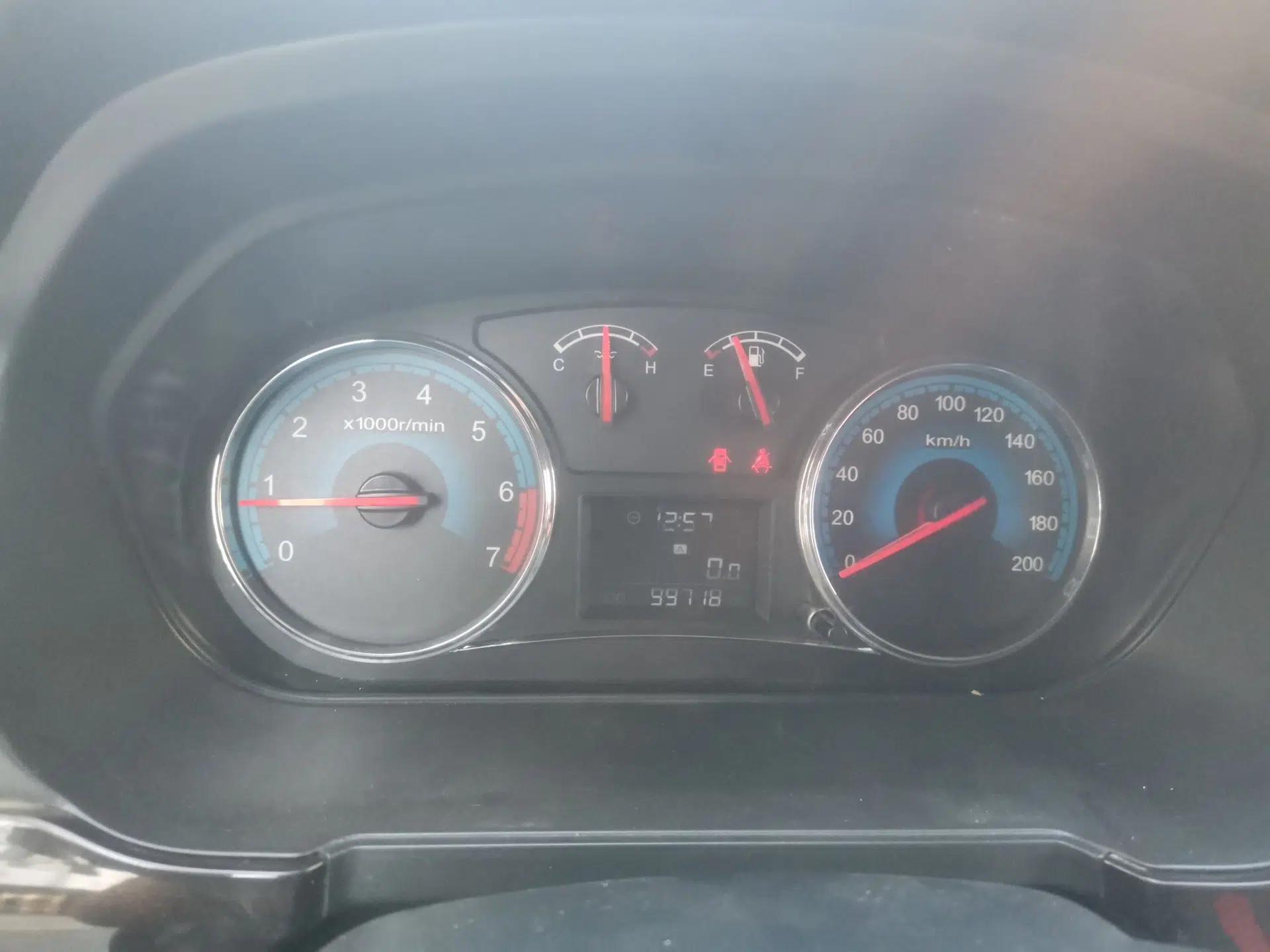 Dongfeng Fengon 370 2016 1.5L Manual Luxury Version SFG15-02 5 Seats — миниатюра 11