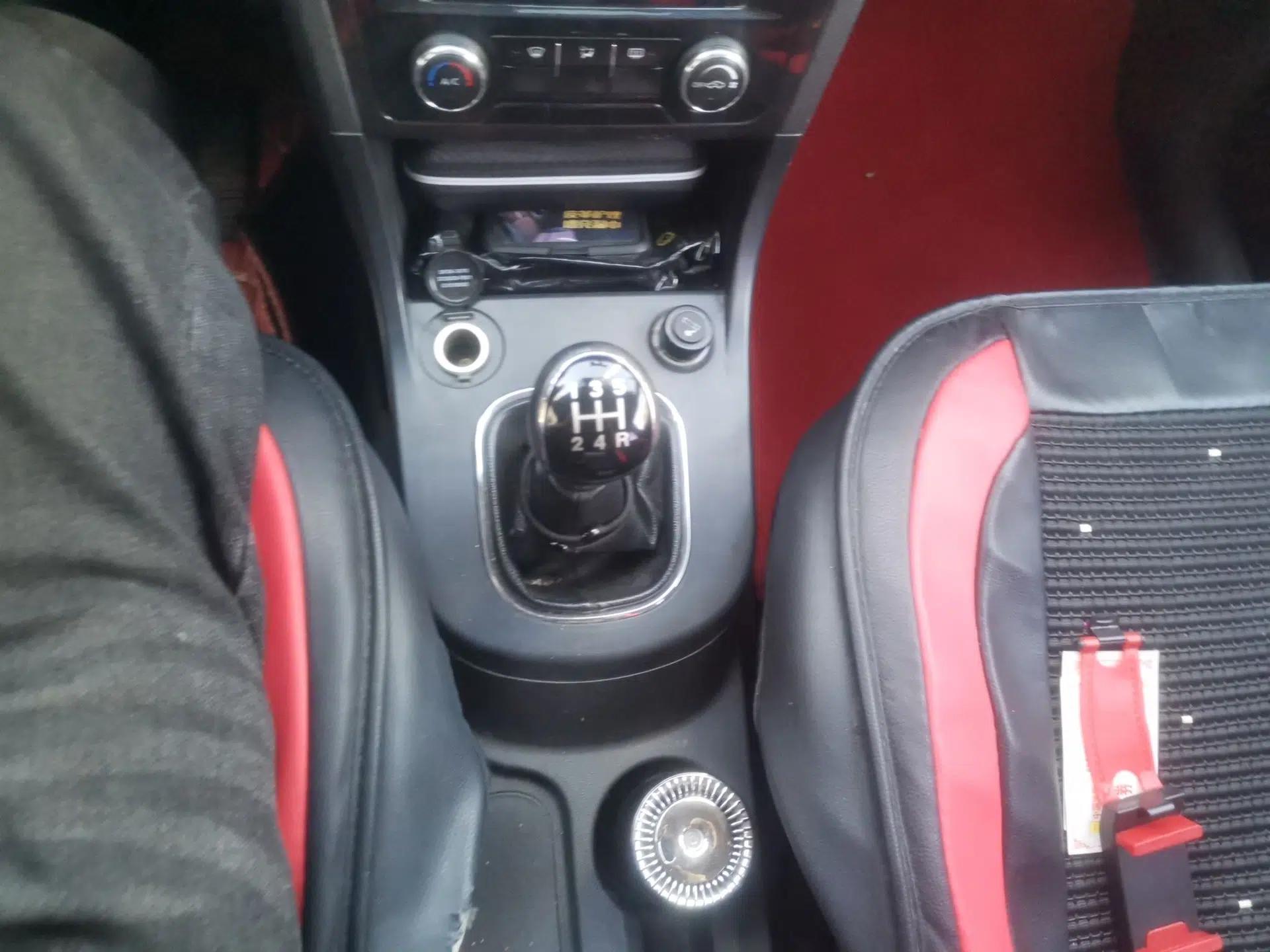 Dongfeng Fengon 370 2016 1.5L Manual Luxury Version SFG15-02 5 Seats — миниатюра 14