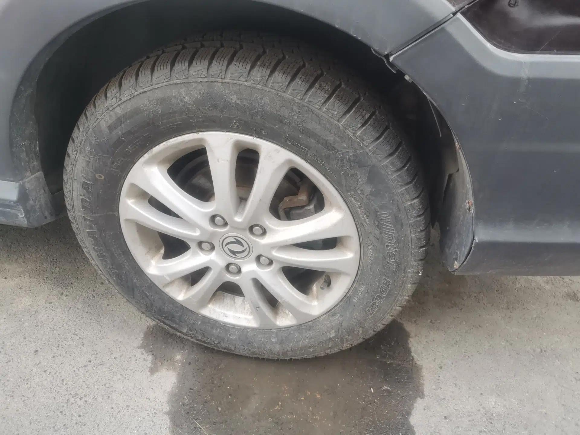 Dongfeng Fengon 370 2016 1.5L Manual Luxury Version SFG15-02 5 Seats — миниатюра 8