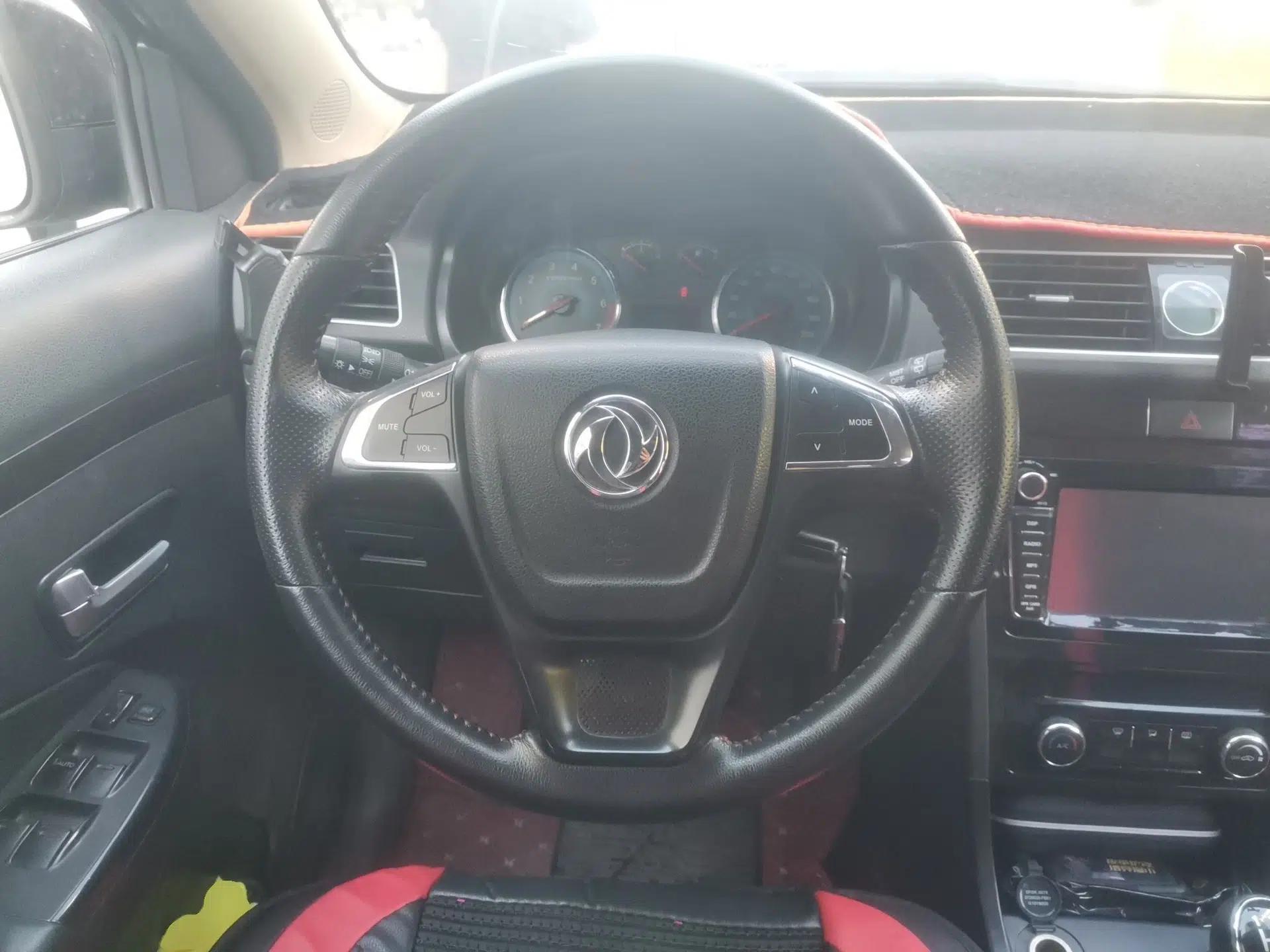 Dongfeng Fengon 370 2016 1.5L Manual Luxury Version SFG15-02 5 Seats — миниатюра 10