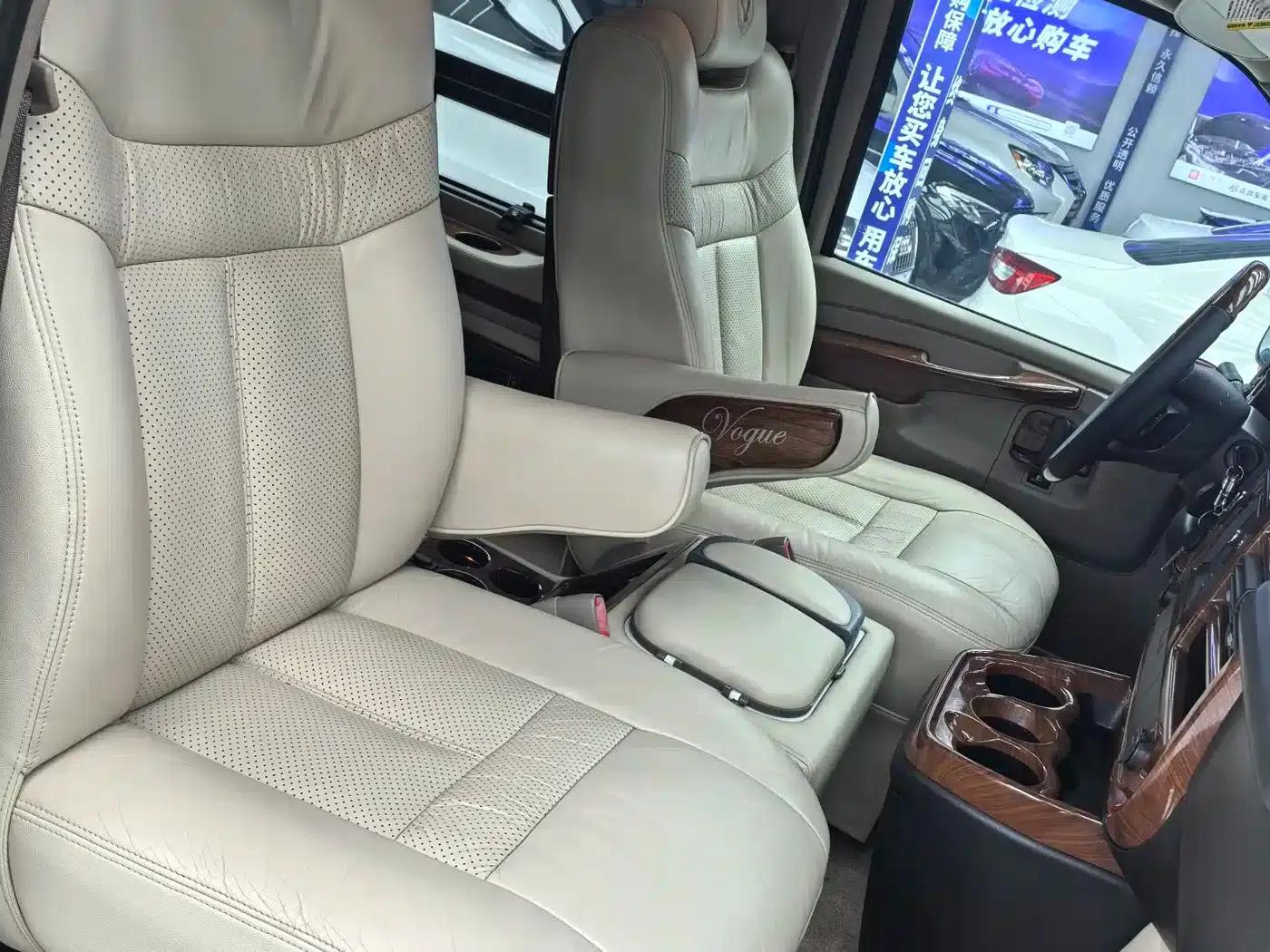 2009 SAVANA 5.3L Automatic — миниатюра 6