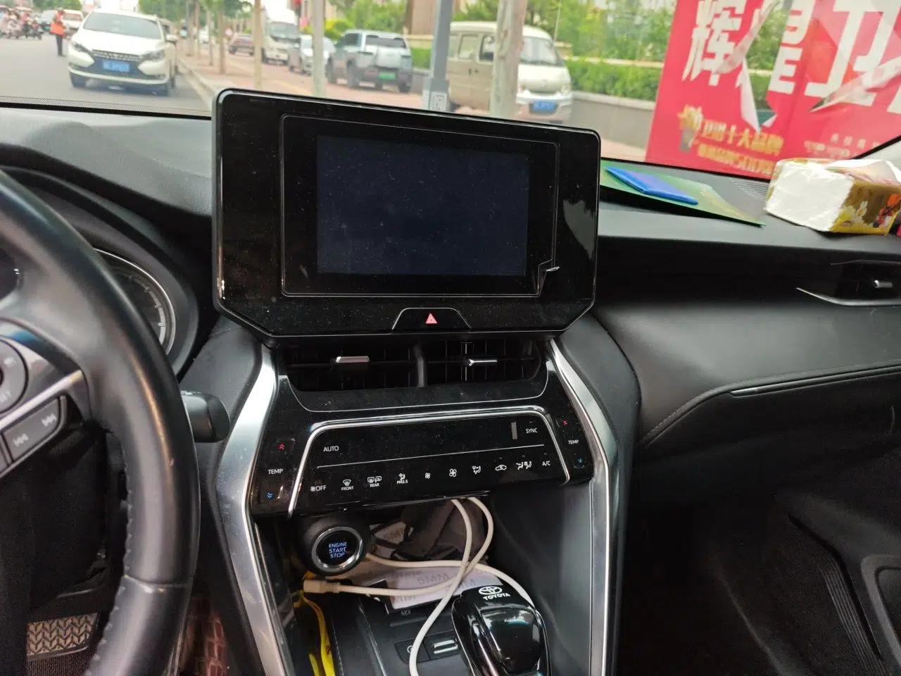 Toyota Venza 2022 2.0L CVT Two-Wheel Drive Luxury Edition — миниатюра 13