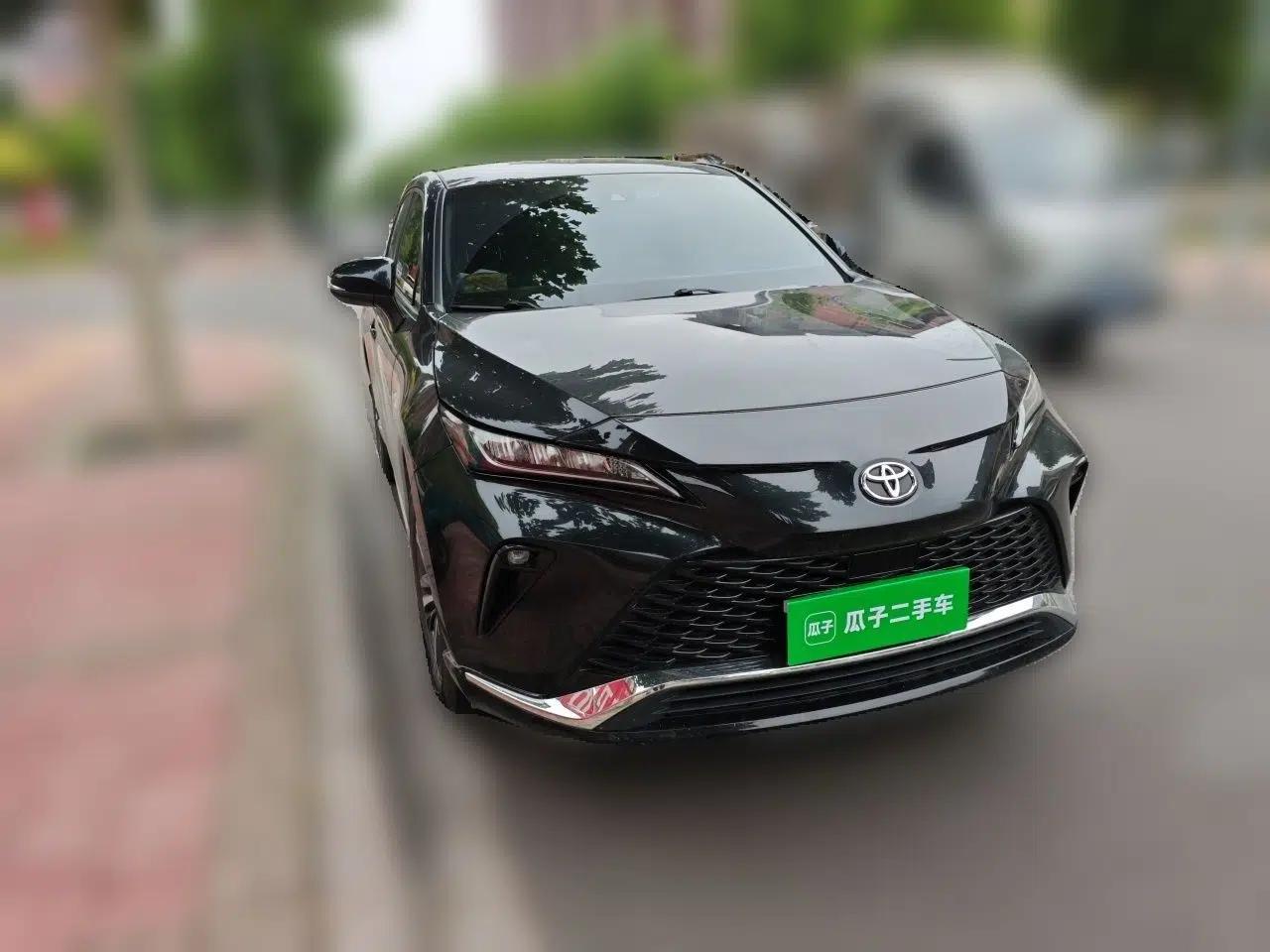 Toyota Venza 2022 2.0L CVT Two-Wheel Drive Luxury Edition — миниатюра 3