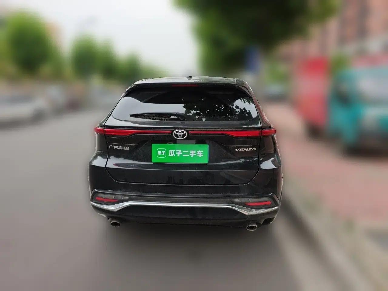 Toyota Venza 2022 2.0L CVT Two-Wheel Drive Luxury Edition — миниатюра 5