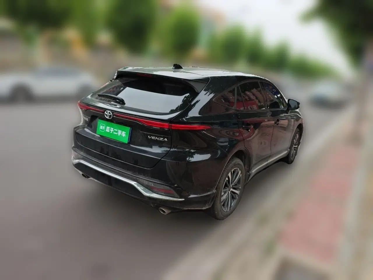 Toyota Venza 2022 2.0L CVT Two-Wheel Drive Luxury Edition — миниатюра 6
