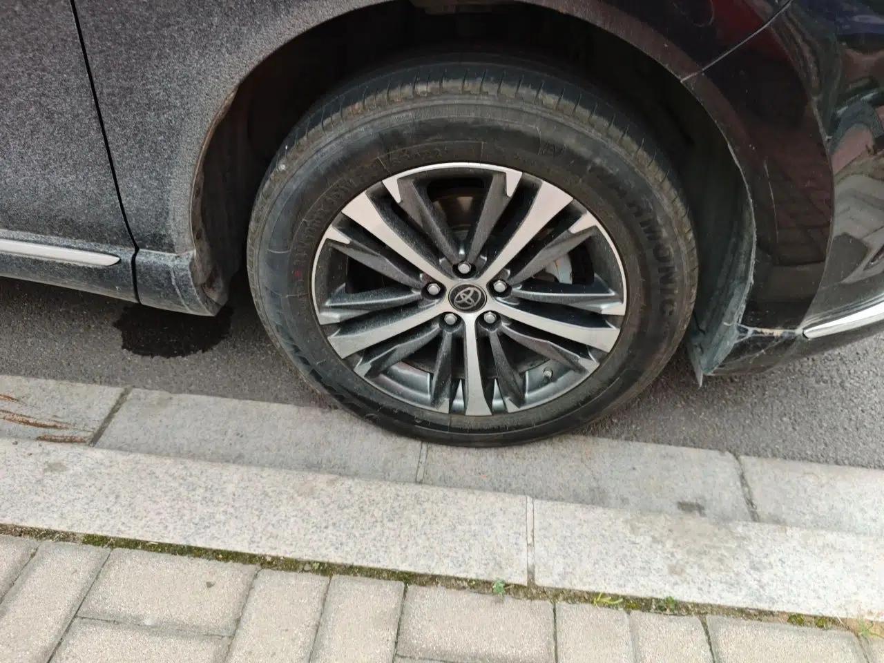 Toyota Venza 2022 2.0L CVT Two-Wheel Drive Luxury Edition — миниатюра 8