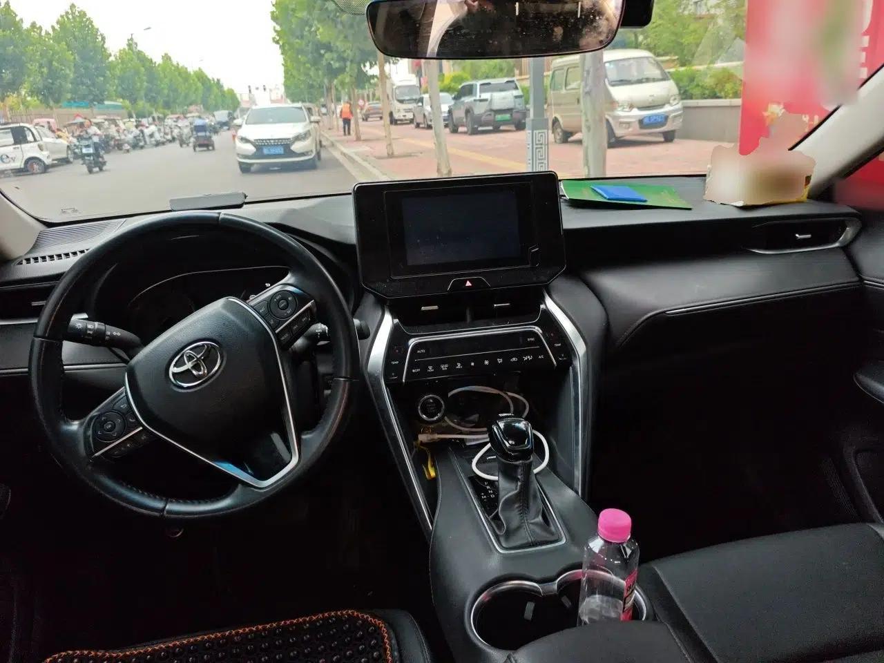 Toyota Venza 2022 2.0L CVT Two-Wheel Drive Luxury Edition — миниатюра 9
