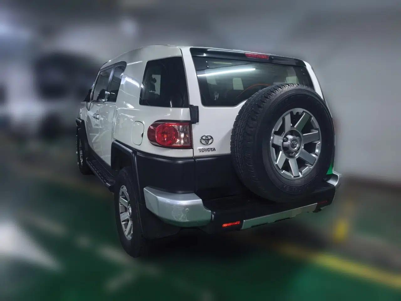Toyota FJ Cruiser — миниатюра 4