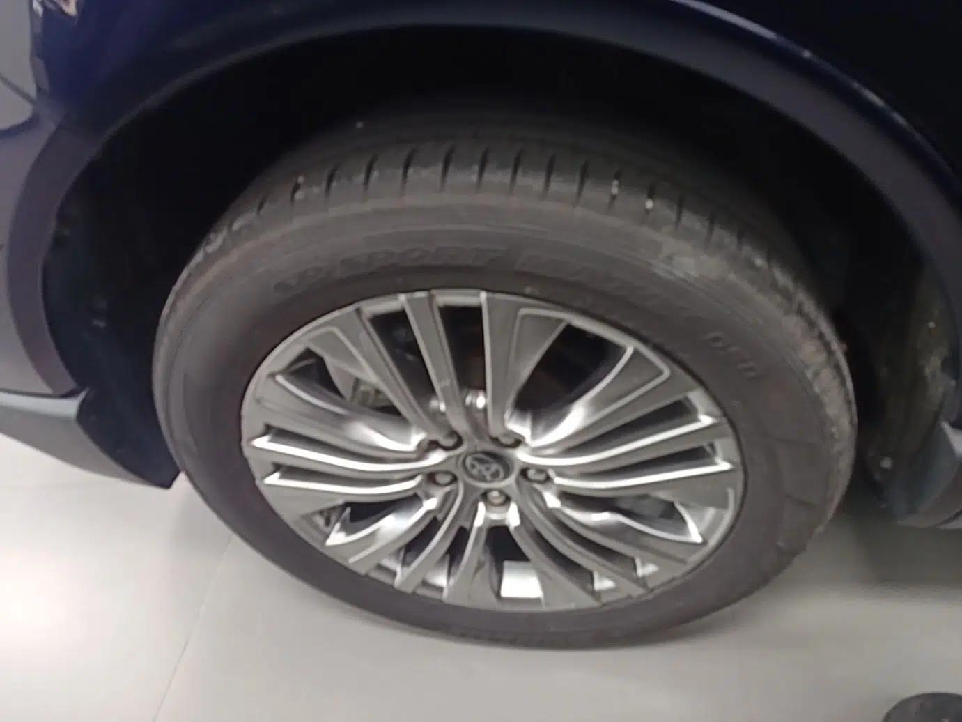 Toyota Harrier 2023 2.0L CVT Two-Wheel Drive Deluxe Edition — миниатюра 11