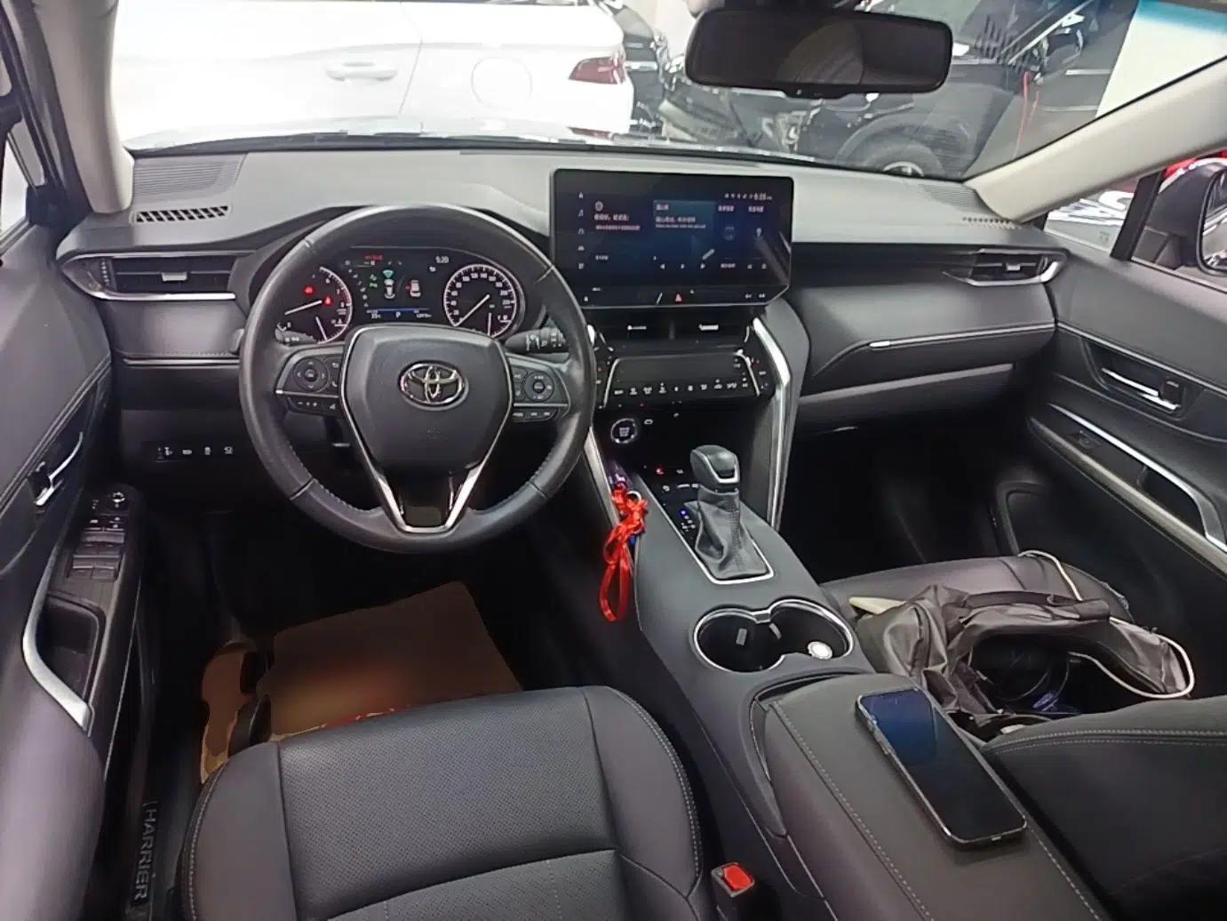 Toyota Harrier 2023 2.0L CVT Two-Wheel Drive Deluxe Edition — миниатюра 12