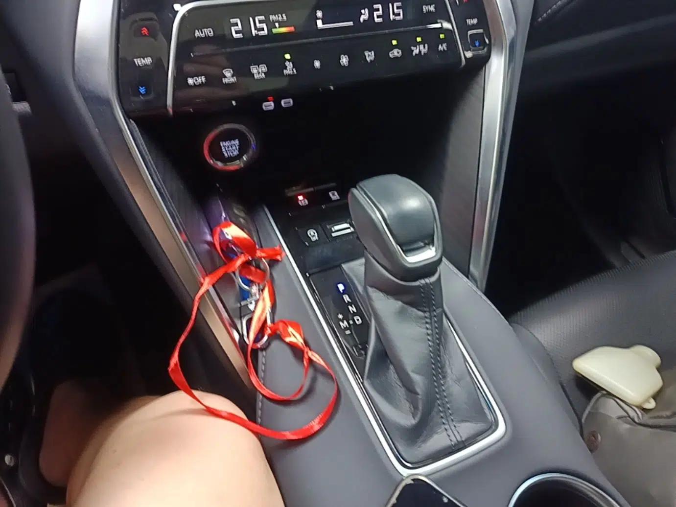 Toyota Harrier 2023 2.0L CVT Two-Wheel Drive Deluxe Edition — миниатюра 16