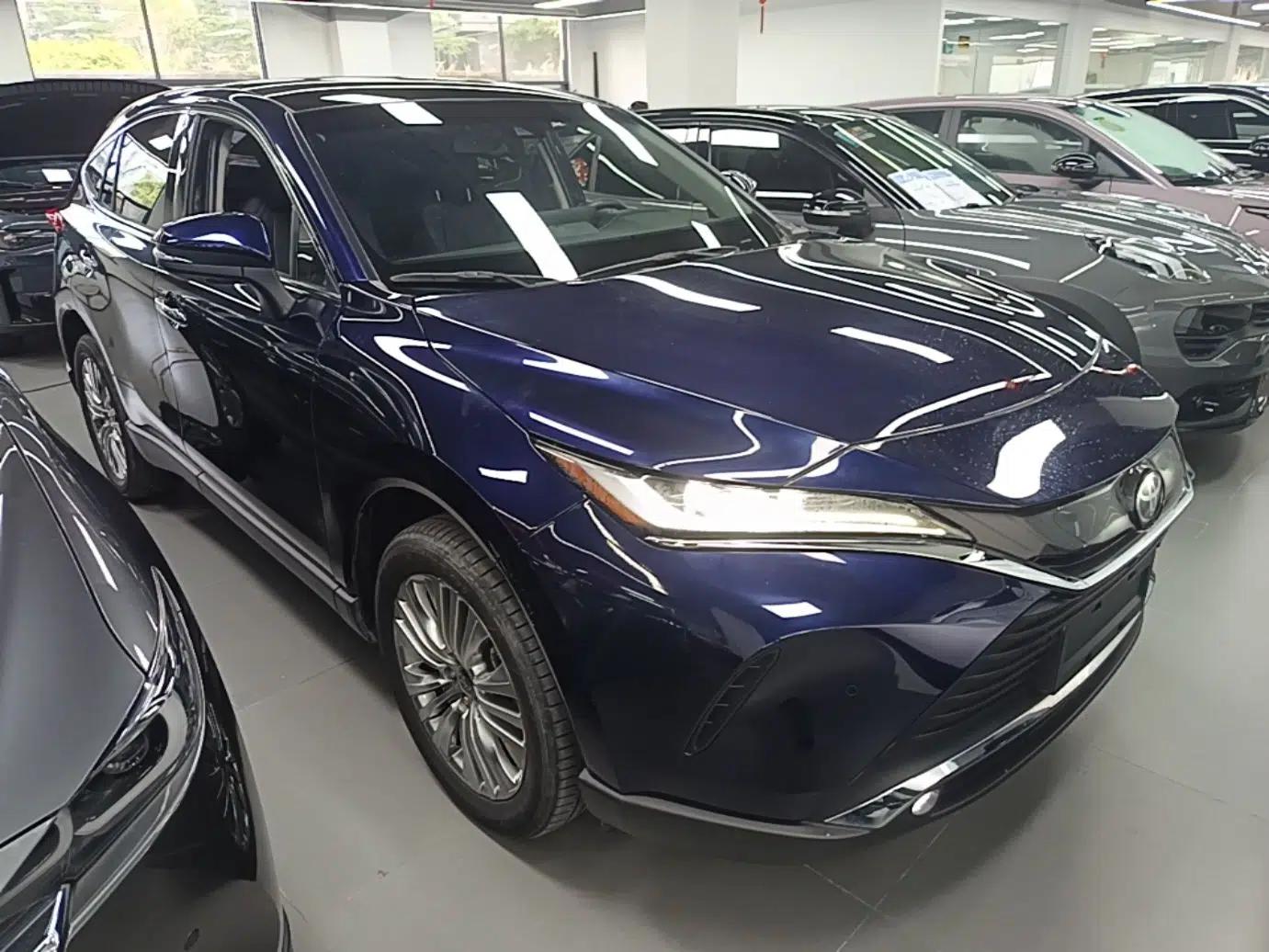 Toyota Harrier 2023 2.0L CVT Two-Wheel Drive Deluxe Edition — миниатюра 3