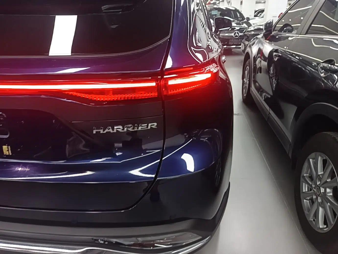 Toyota Harrier 2023 2.0L CVT Two-Wheel Drive Deluxe Edition — миниатюра 9