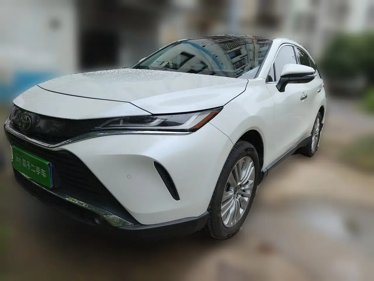 Toyota Harrier 2022 2.0L CVT Two-Wheel Drive Deluxe Edition — миниатюра 1