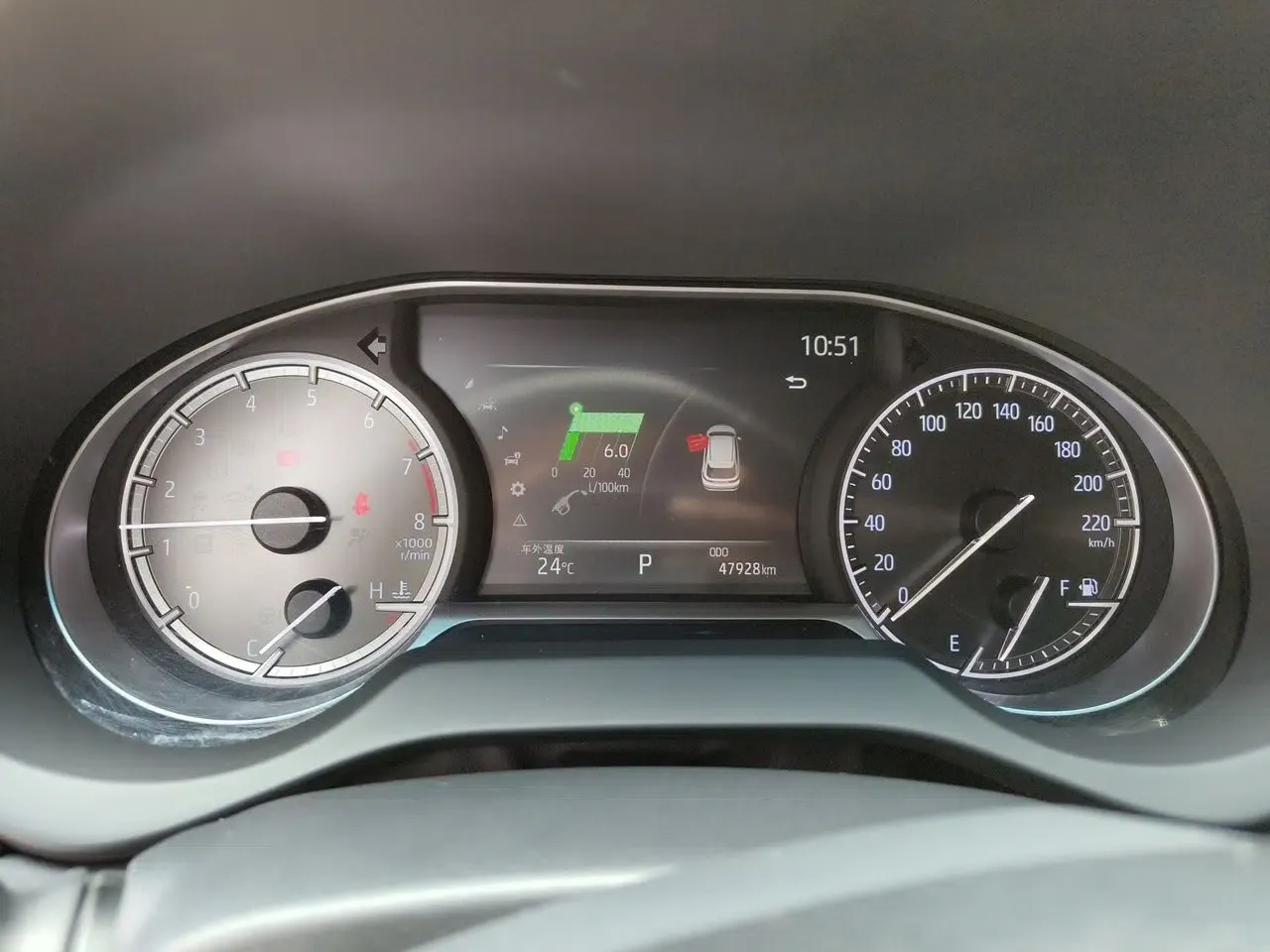 Toyota Harrier 2022 2.0L CVT Two-Wheel Drive Deluxe Edition — миниатюра 11