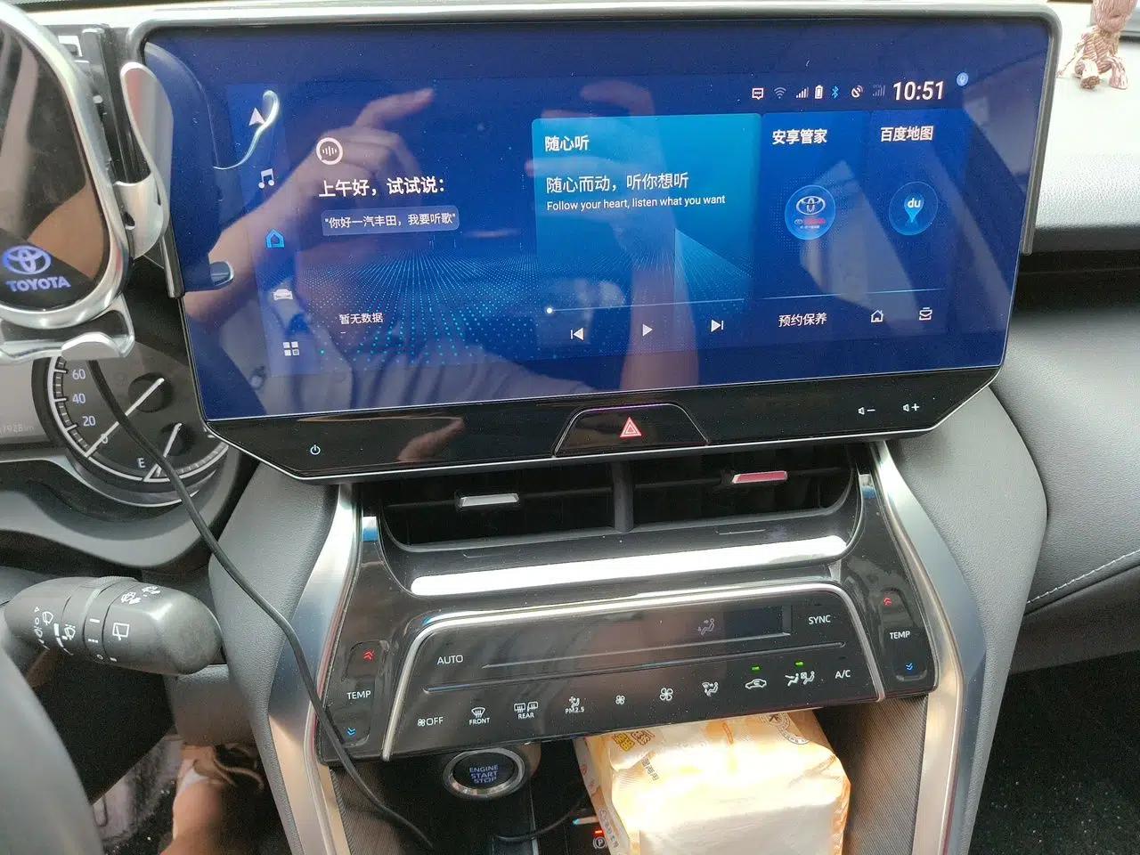 Toyota Harrier 2022 2.0L CVT Two-Wheel Drive Deluxe Edition — миниатюра 13