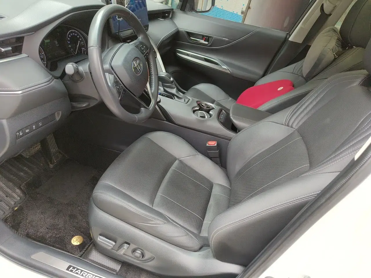 Toyota Harrier 2022 2.0L CVT Two-Wheel Drive Deluxe Edition — миниатюра 15