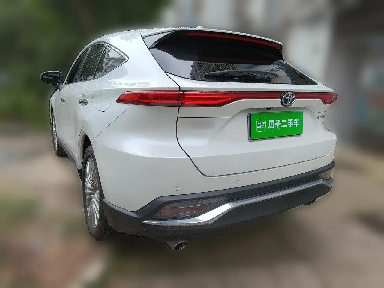 Toyota Harrier 2022 2.0L CVT Two-Wheel Drive Deluxe Edition — миниатюра 4