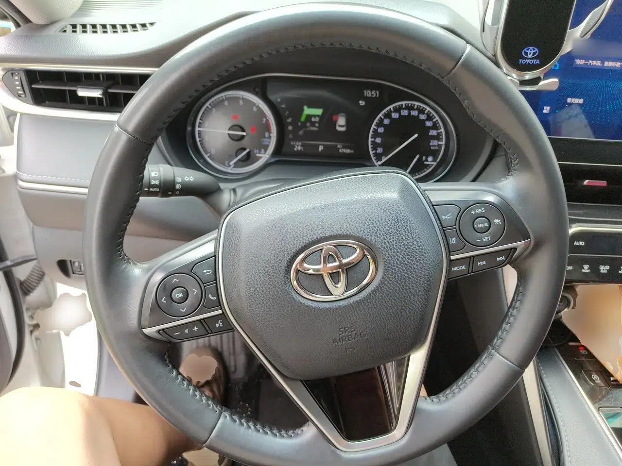 Toyota Harrier 2022 2.0L CVT Two-Wheel Drive Deluxe Edition — миниатюра 10