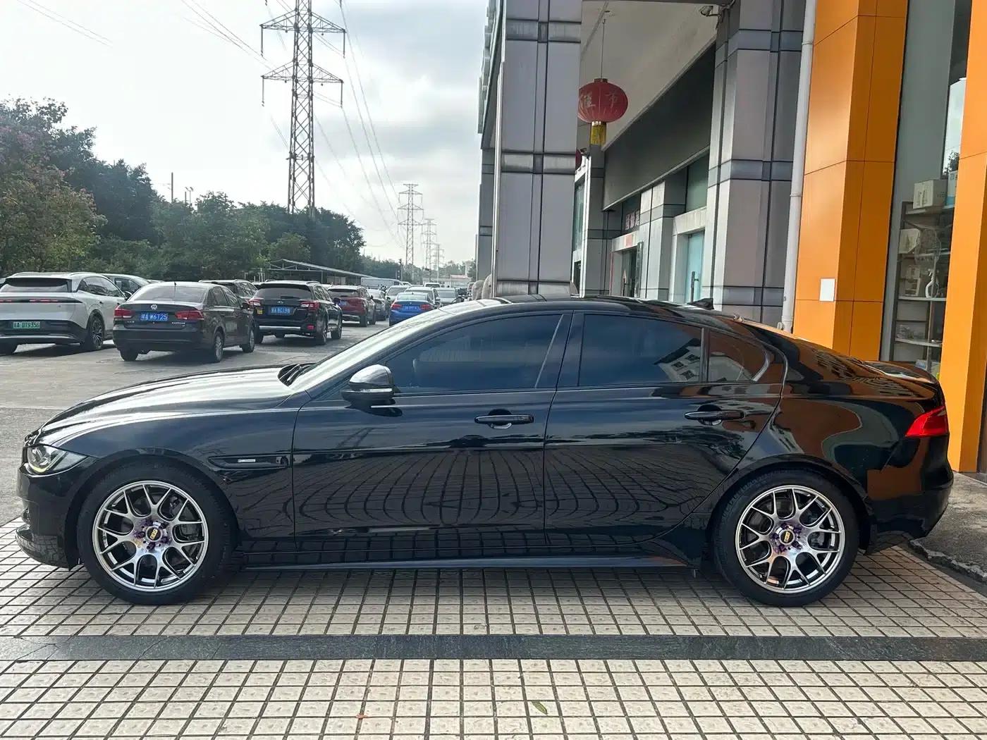 Jaguar XE 2015 2.0T 240PS R-Sport — миниатюра 8