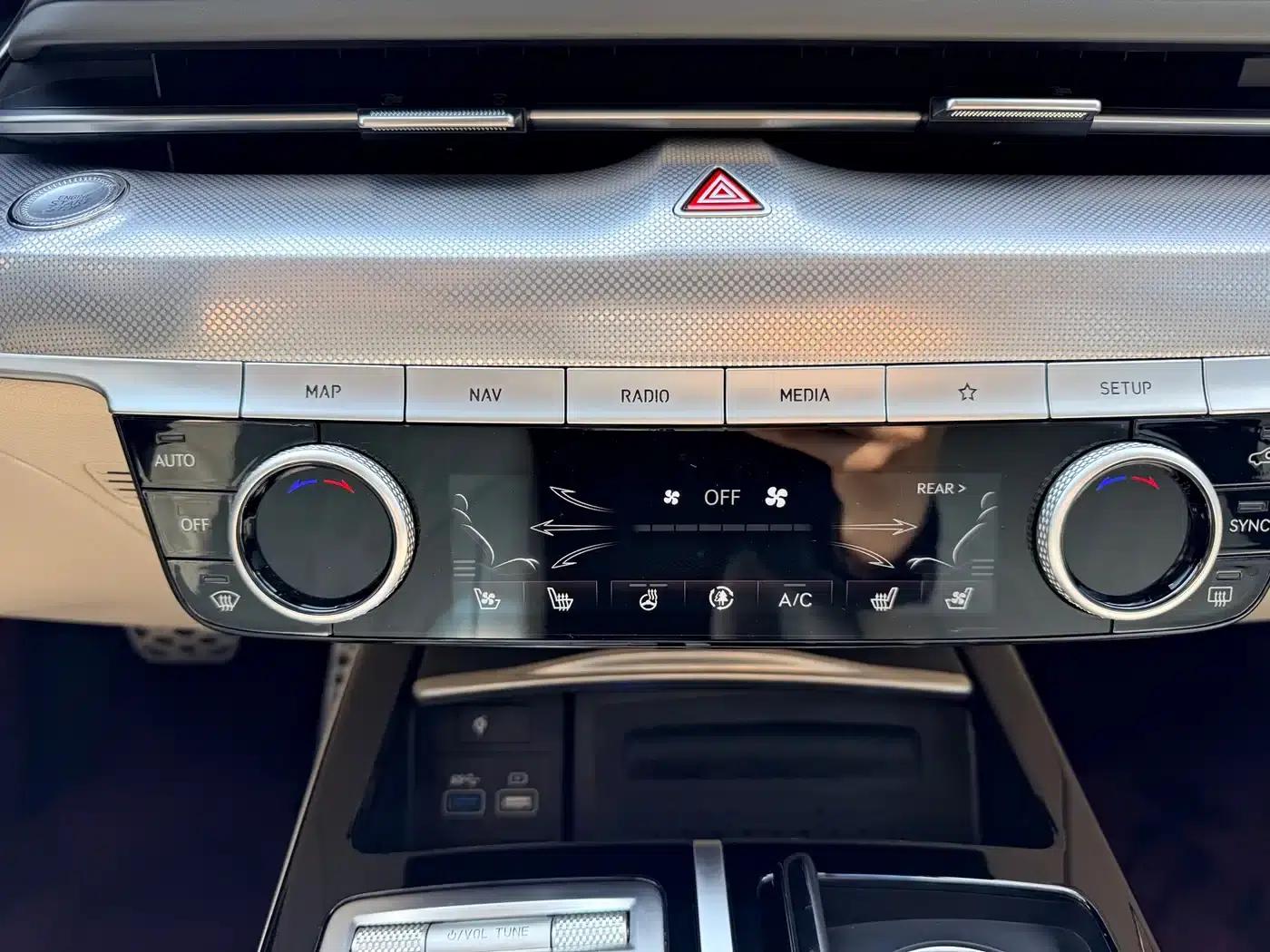 Genesis G80 2023 2.5T Rear-Wheel Drive Luxury Edition — миниатюра 14