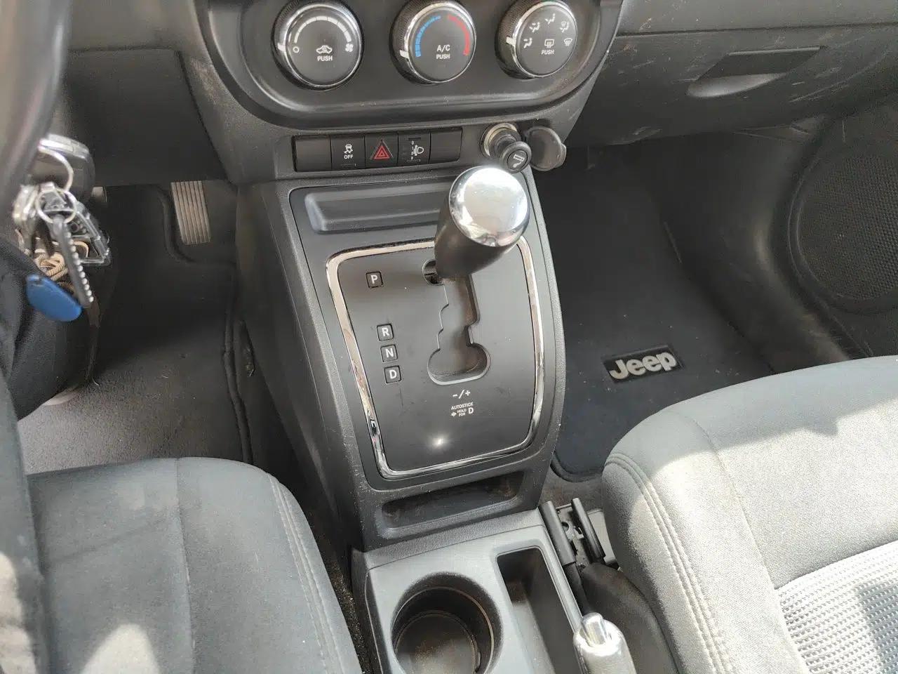 Jeep Patriot 2015 2.0L Sport Edition — миниатюра 14