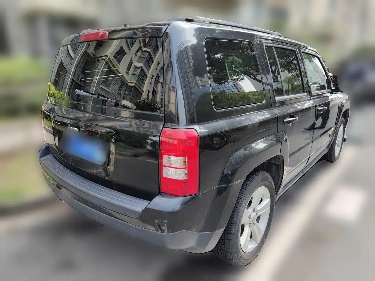 Jeep Patriot 2015 2.0L Sport Edition — миниатюра 6