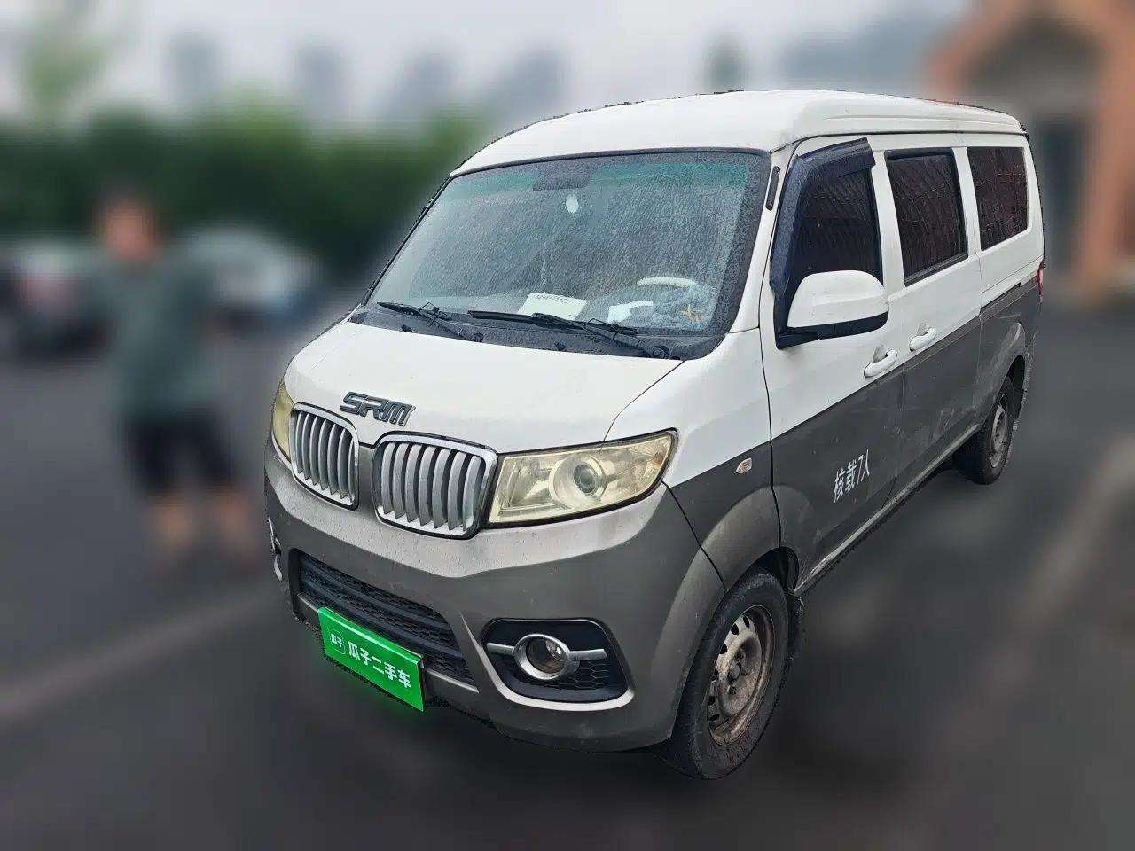 Jinbei Hiace X30 CNG 2023 1.5L Natural Gas Wealthy-Class Passenger Van 5/6/7-Seater Central Air Conditioning Version SWCC15M — миниатюра 1