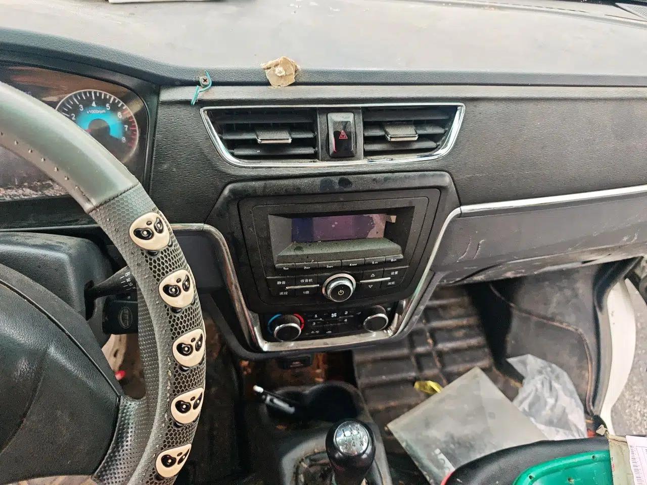 Jinbei Hiace X30 CNG 2023 1.5L Natural Gas Wealthy-Class Passenger Van 5/6/7-Seater Central Air Conditioning Version SWCC15M — миниатюра 13