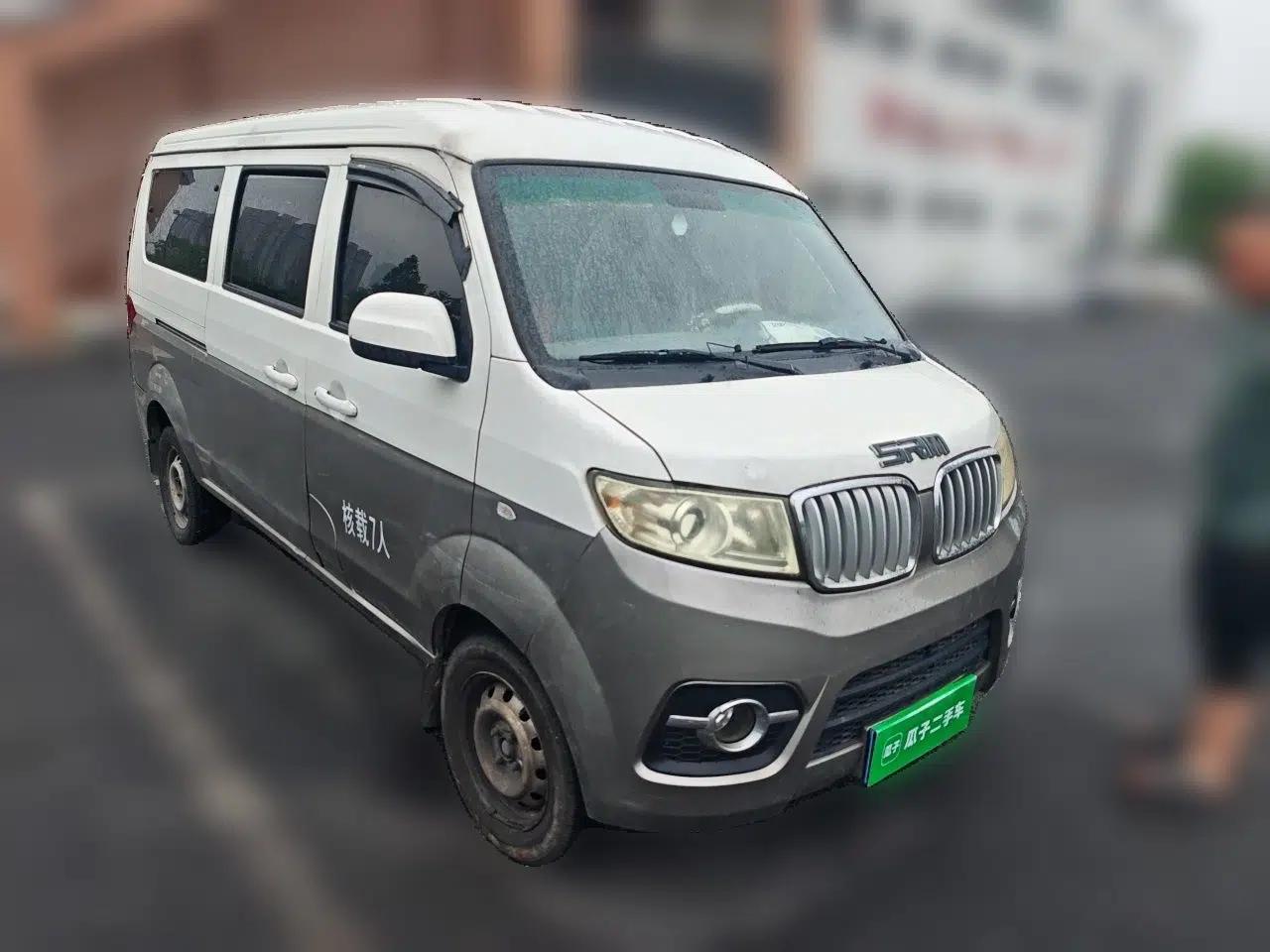 Jinbei Hiace X30 CNG 2023 1.5L Natural Gas Wealthy-Class Passenger Van 5/6/7-Seater Central Air Conditioning Version SWCC15M — миниатюра 3