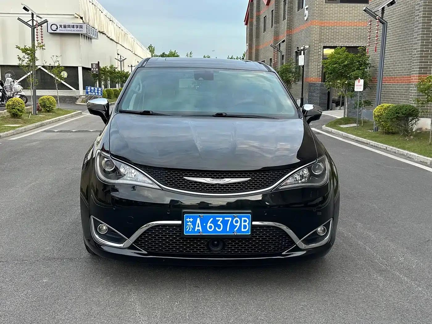 2017 Imported Grand Voyager 3.6L Premium Edition — миниатюра 2
