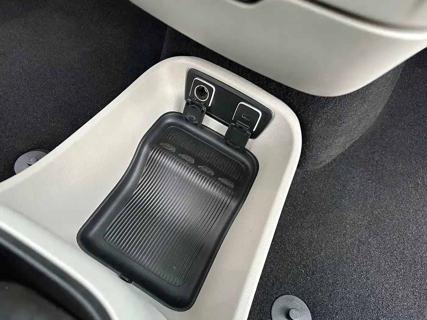 2017 Imported Grand Voyager 3.6L Premium Edition — миниатюра 30