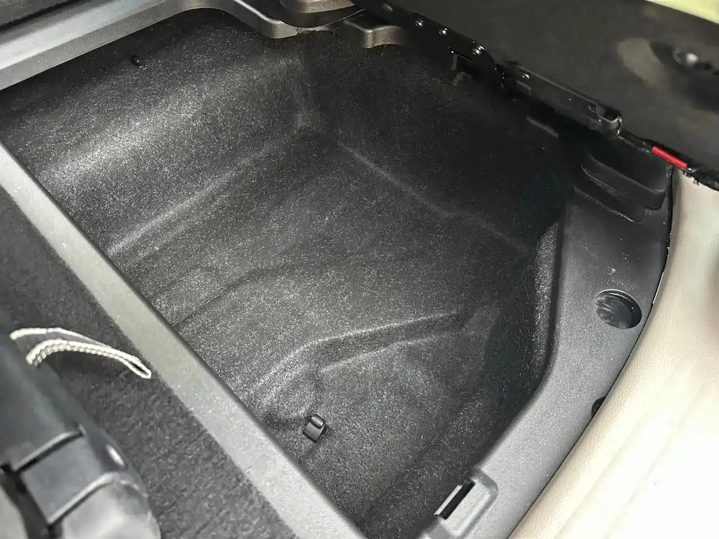 2017 Imported Grand Voyager 3.6L Premium Edition — миниатюра 32