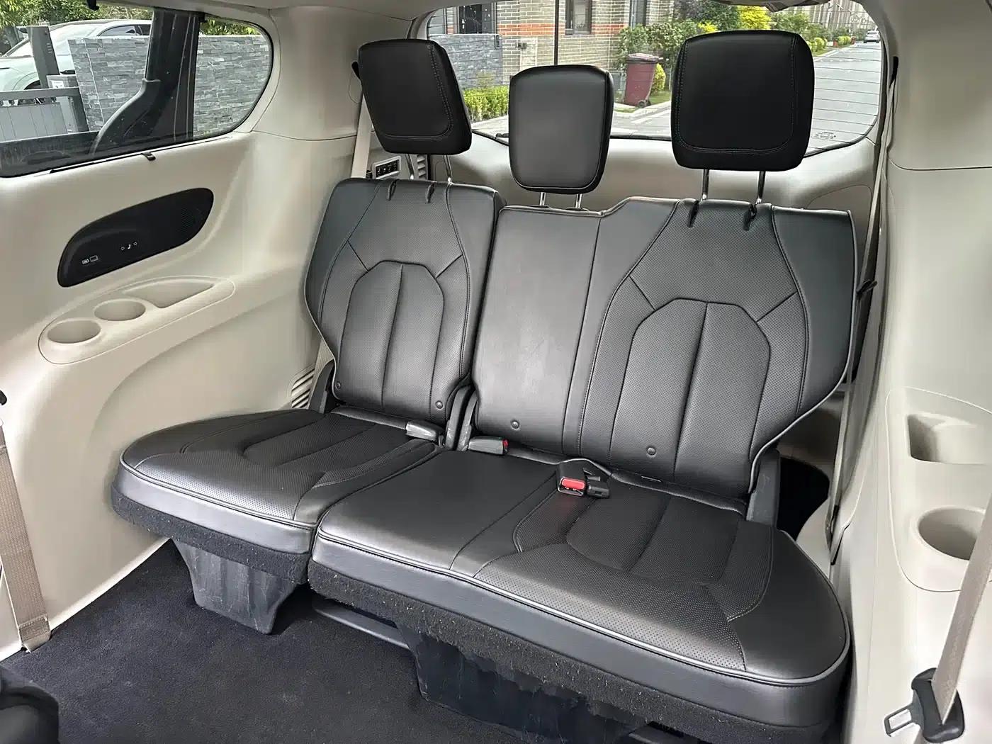2017 Imported Grand Voyager 3.6L Premium Edition — миниатюра 33