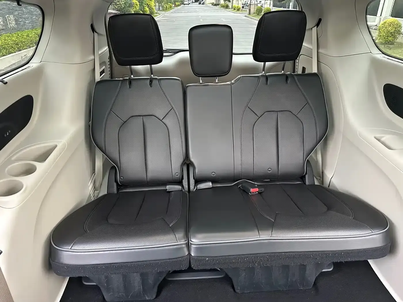 2017 Imported Grand Voyager 3.6L Premium Edition — миниатюра 35