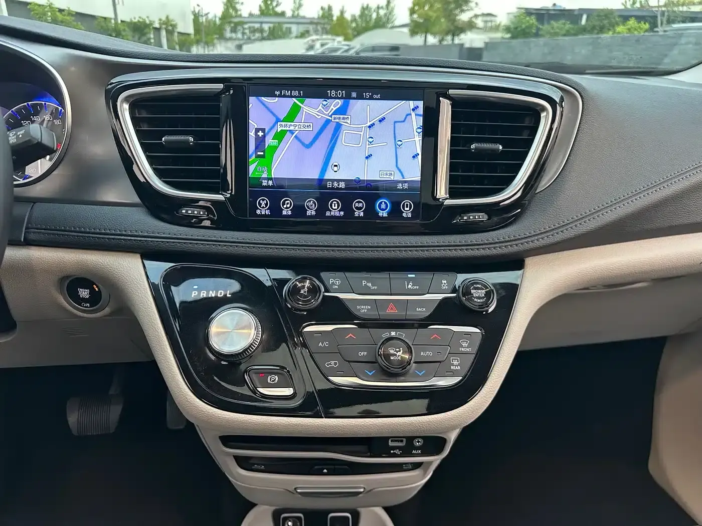 2017 Imported Grand Voyager 3.6L Premium Edition — миниатюра 38