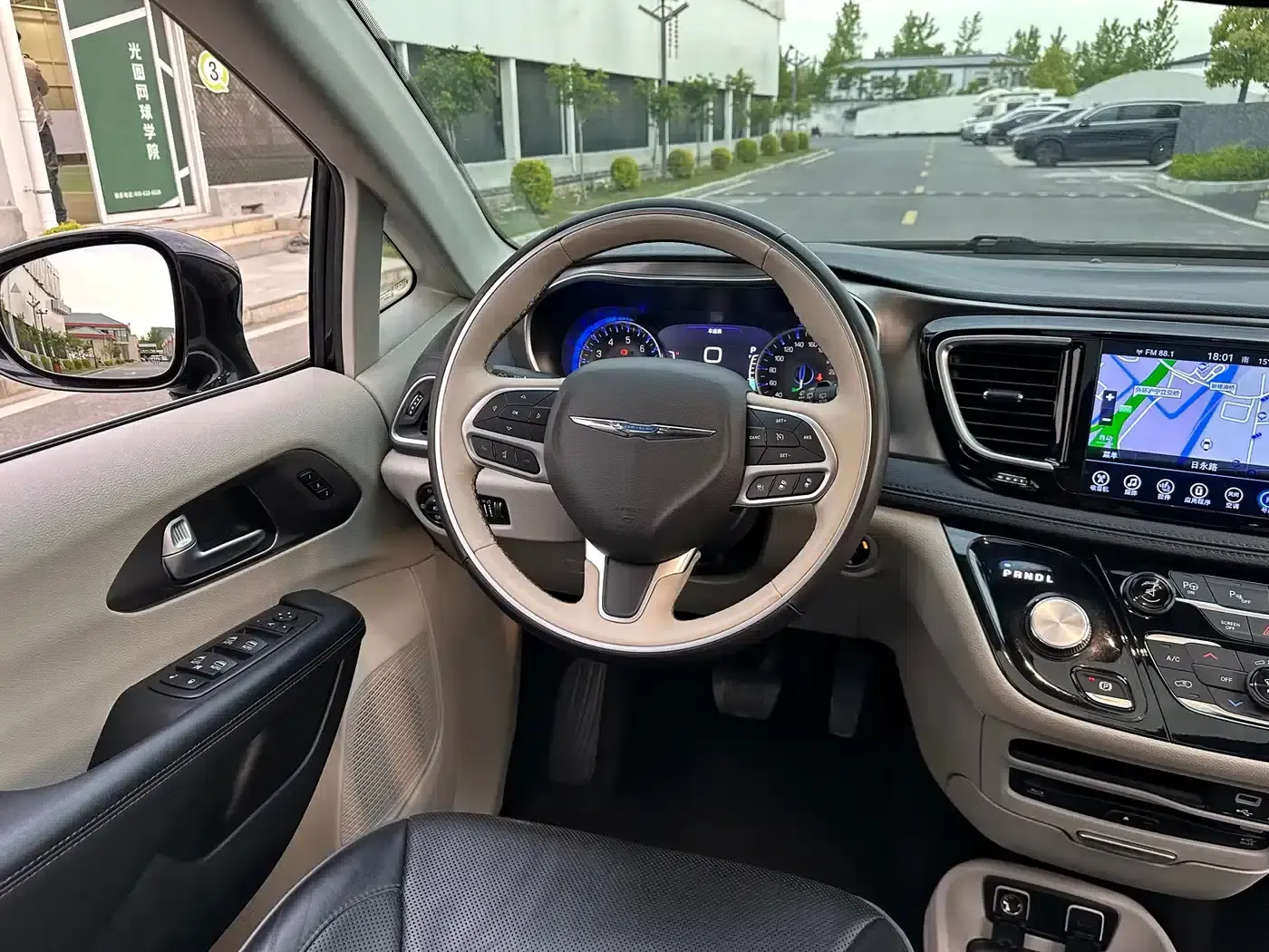 2017 Imported Grand Voyager 3.6L Premium Edition — миниатюра 39
