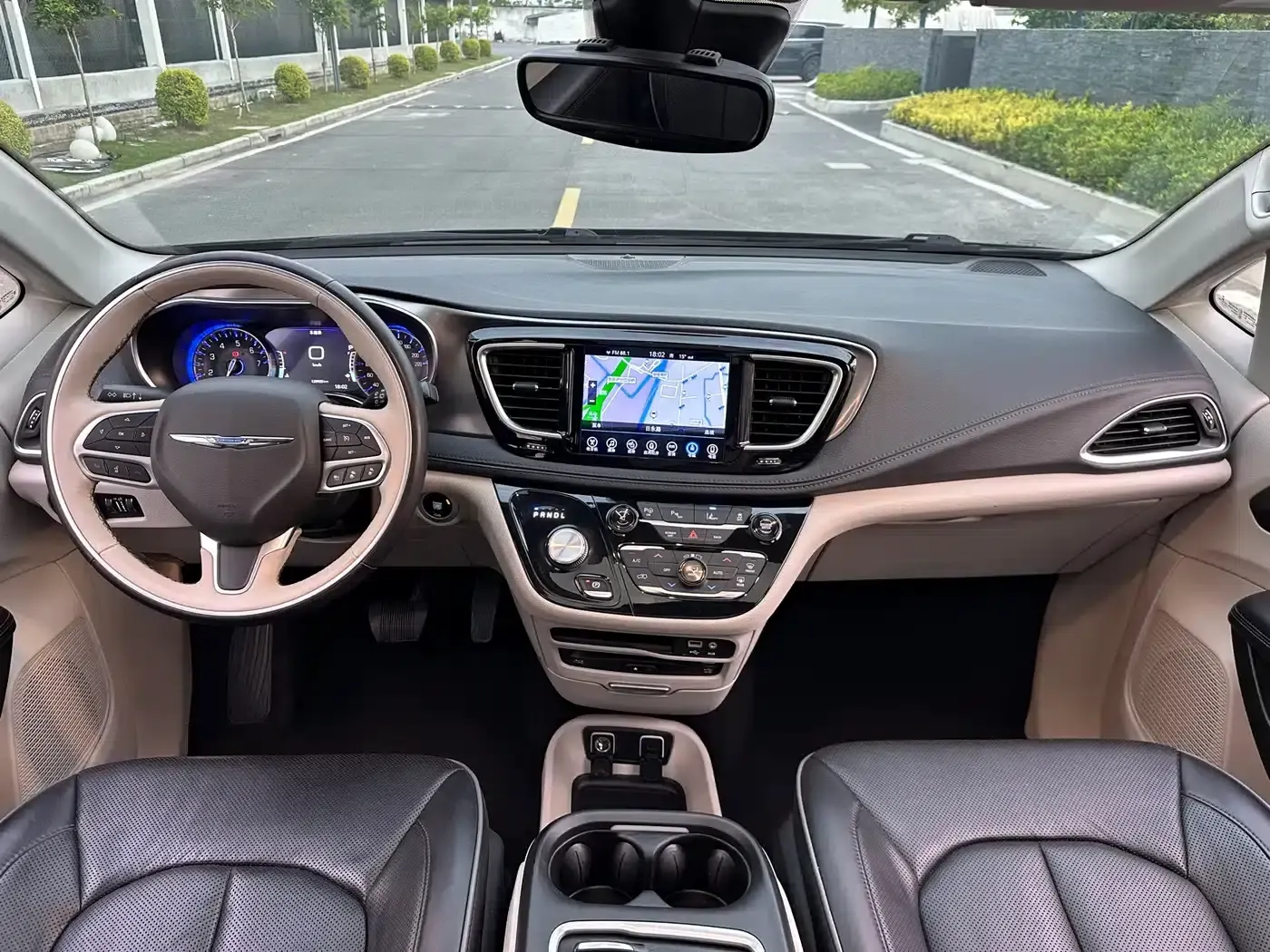2017 Imported Grand Voyager 3.6L Premium Edition — миниатюра 40