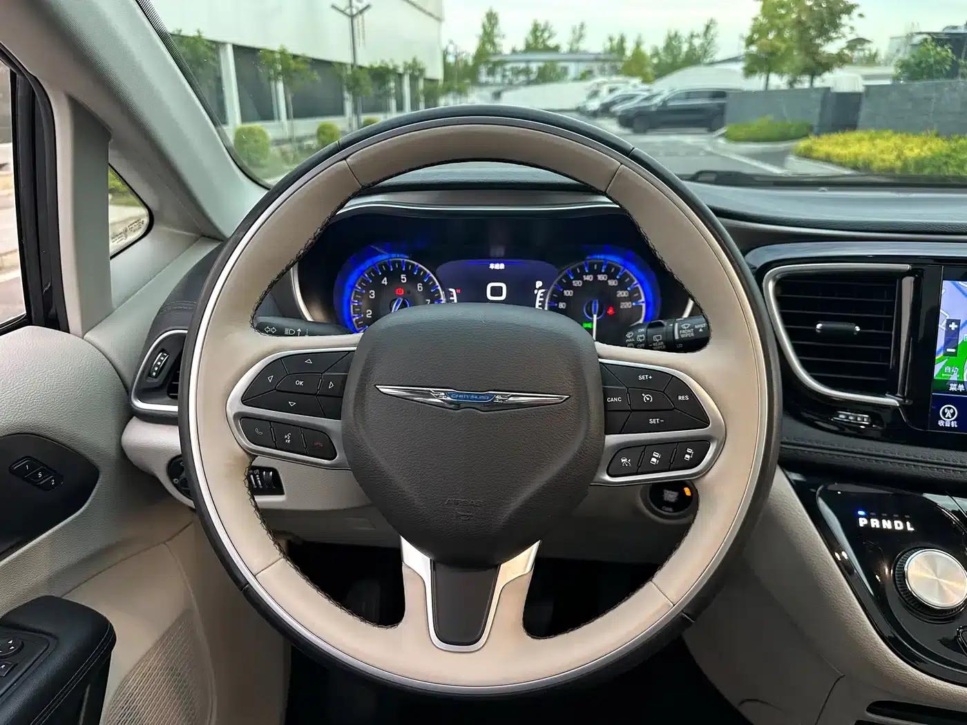 2017 Imported Grand Voyager 3.6L Premium Edition — миниатюра 41